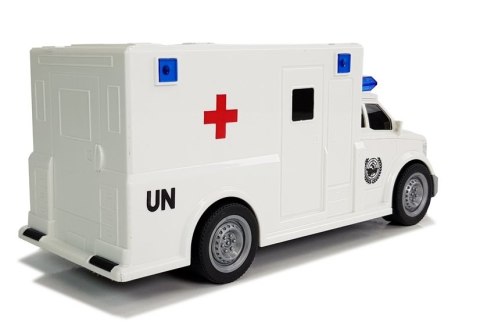 Auto Ambulans z napędem Karetka Pogotowia 1:20 z dźwiękiem Auto Ambulans z napędem Karetka Pogotowia 1:20 z dźwiękiem