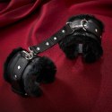 SKÓRZANE KAJDANKI Z FUTERKIEM HANDCUFFS SESSUALE 33S01U
