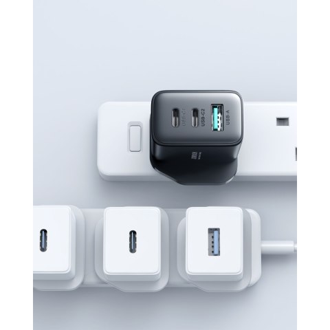 Szybka ładowarka sieciowa 2x USB-C USB-A 32W wtyczka angielska UK 32W czarna Szybka ładowarka sieciowa 2x USB-C USB-A 32W wtyczka angielska UK 32W czarna