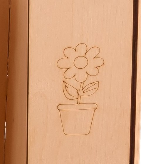 Domek drewniany dla dzieci z tablicą kredową i stolikiem 86 x 137 x 105 cm Domek drewniany dla dzieci z tablicą kredową i stolikiem 86 x 137 x 105 cm