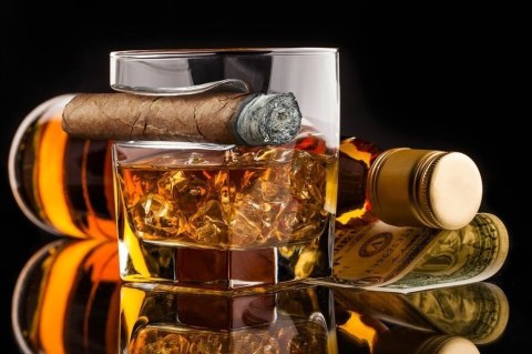 Szklanka na whisky i cygaro Szklanka na whisky i cygaro