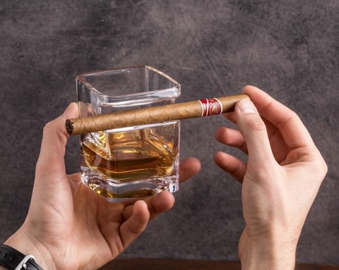 Szklanka na whisky i cygaro Szklanka na whisky i cygaro