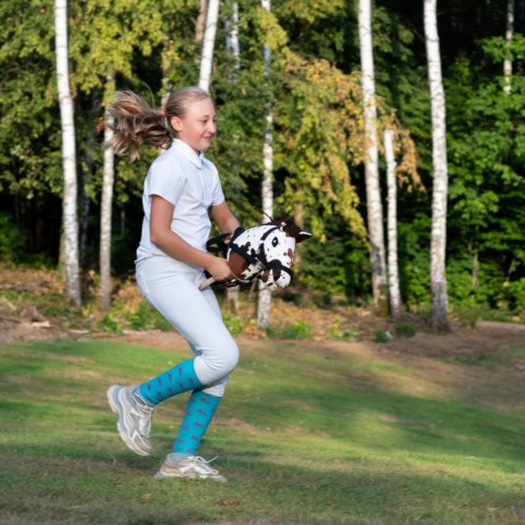 Skippi Hobby Horse A4 w brązowe łaty - koń na kiju - kantar wodze zestawie