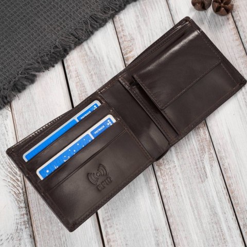 Elegancki portfel męski skórzany brązowy z ochroną RFID Paolo Peruzzi AY-11-BR Elegancki portfel męski skórzany brązowy z ochroną RFID Paolo Peruzzi AY-11-BR