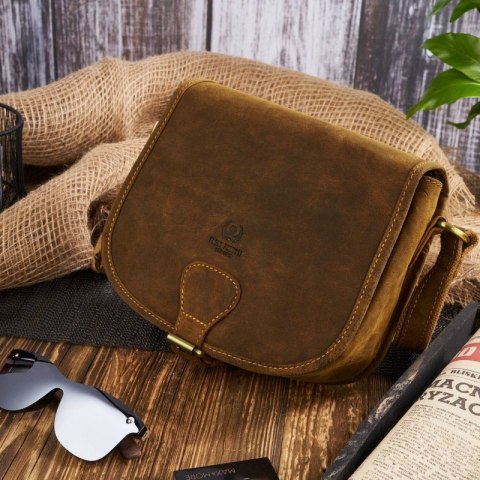 Torebka damska listonoszka skórzana vintage w kolorze średniego brązu Paolo Peruzzi T-39-MB Torebka damska listonoszka skórzana vintage w kolorze średniego brązu Paolo Peruzzi T-39-MB