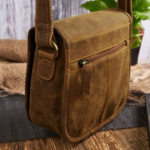 Torebka damska listonoszka skórzana vintage w kolorze średniego brązu Paolo Peruzzi T-39-MB Torebka damska listonoszka skórzana vintage w kolorze średniego brązu Paolo Peruzzi T-39-MB