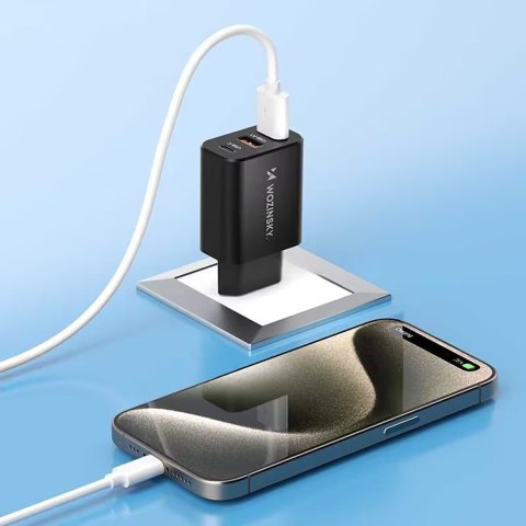 Ładowarka sieciowa 30W USB-C 2x USB-A - czarny Ładowarka sieciowa 30W USB-C 2x USB-A - czarny