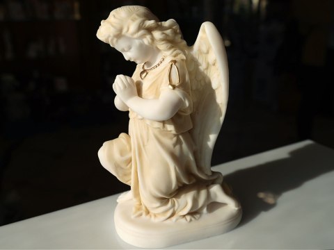 Anioł - alabaster grecki Anioł - alabaster grecki
