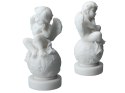 Aniołek siedzący na kuli - alabaster grecki