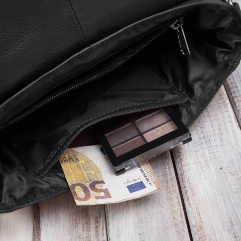 Torebka damska mała listonoszka skórzana na ramię czarna Paolo Peruzzi E-35-BL Torebka damska mała listonoszka skórzana na ramię czarna Paolo Peruzzi E-35-BL