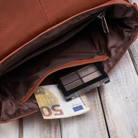 Torebka damska mała listonoszka skórzana na ramię koniakowa Paolo Peruzzi E-35-CG Torebka damska mała listonoszka skórzana na ramię koniakowa Paolo Peruzzi E-35-CG