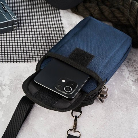 Granatowa saszetka męska na ramię z cordury SP-03-DB Granatowa saszetka męska na ramię z cordury SP-03-DB