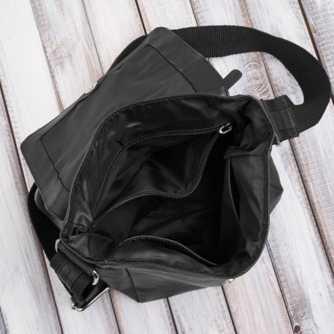 Listonoszka męska na ramię vintage retro ze skóry naturalnej czarna Paolo Peruzzi E-31-BL Listonoszka męska na ramię vintage retro ze skóry naturalnej czarna Paolo Peruzzi E-31-BL