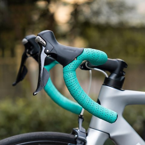 Owijka na kierownicę rowerową z pianki EVA wzór Shark - biała Owijka na kierownicę rowerową z pianki EVA wzór Shark - biała