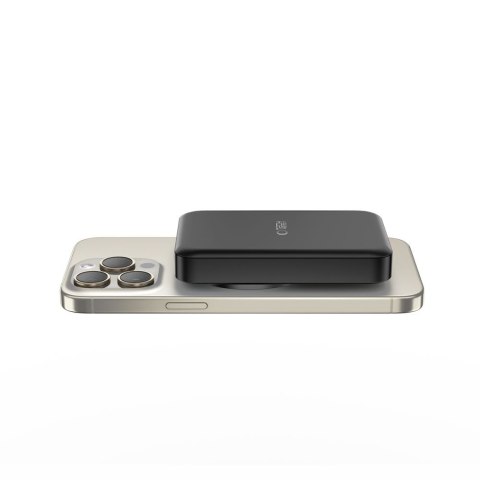 Powerbank 10000mAh MagSafe USB-C 15W z kablem USB-C - czarny Powerbank 10000mAh MagSafe USB-C 15W z kablem USB-C - czarny