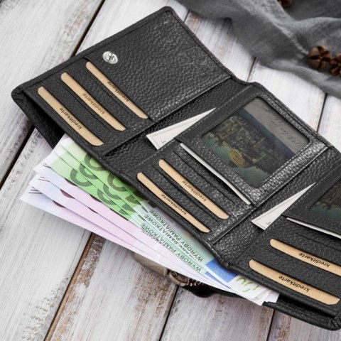 Zestaw prezentowy dla niej portfel damski skórzany T-138 i etui na karty T-151 Paolo Peruzzi ZUP-145-BL Zestaw prezentowy dla niej portfel damski skórzany T-138 i etui na karty T-151 Paolo Peruzzi ZUP-145-BL