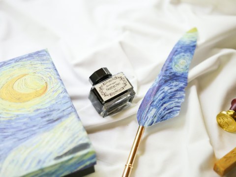 Zestaw piśmienniczy - V.van Gogh (mix wzorów, jeden do wyboru) Zestaw piśmienniczy - V.van Gogh (mix wzorów, jeden do wyboru)