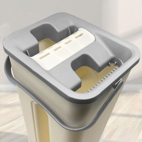 Mop płaski z wiadrem dwukomorowym wyciskaczem 2 wkłady 2x 4.5 l Mop płaski z wiadrem dwukomorowym wyciskaczem 2 wkłady 2x 4.5 l