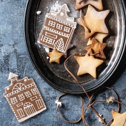 Wykrawacz do ciastek stalowy domek 10 cm