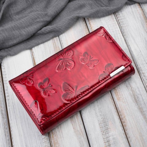 Portfel damski skórzany duży czerwony lakierowany ze wzorem w motyle SP-19-RD