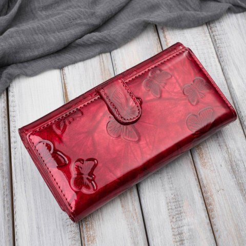 Portfel damski skórzany duży czerwony lakierowany ze wzorem w motyle SP-19-RD