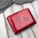 Portfel damski skórzany mały lakierowany z tłoczeniem w motyle czerwony SP-23-RD