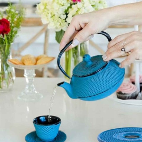 ZAPARZACZ ŻELIWNY DZBANEK NIEBIESKI 900ml Z PODGRZEWACZEM i FILIŻANKAMI PREZENT